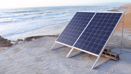 2-Panneaux-solaires-TAKKAT